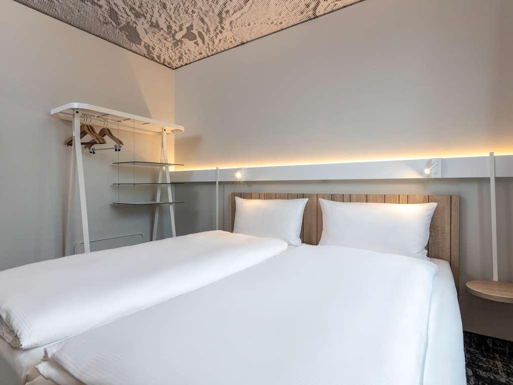 Ibis Duesseldorf Airport Hotel Room photo